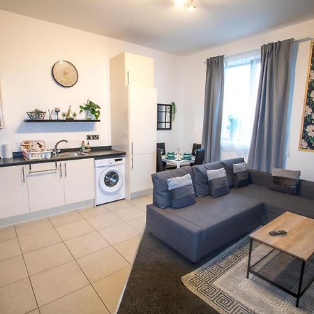 Ideal For Groups - Modern 2 Bedroom Apartment - Free Parking, Transit Links, Close To Stadiums แมนเชสเตอร์ ภายนอก รูปภาพ