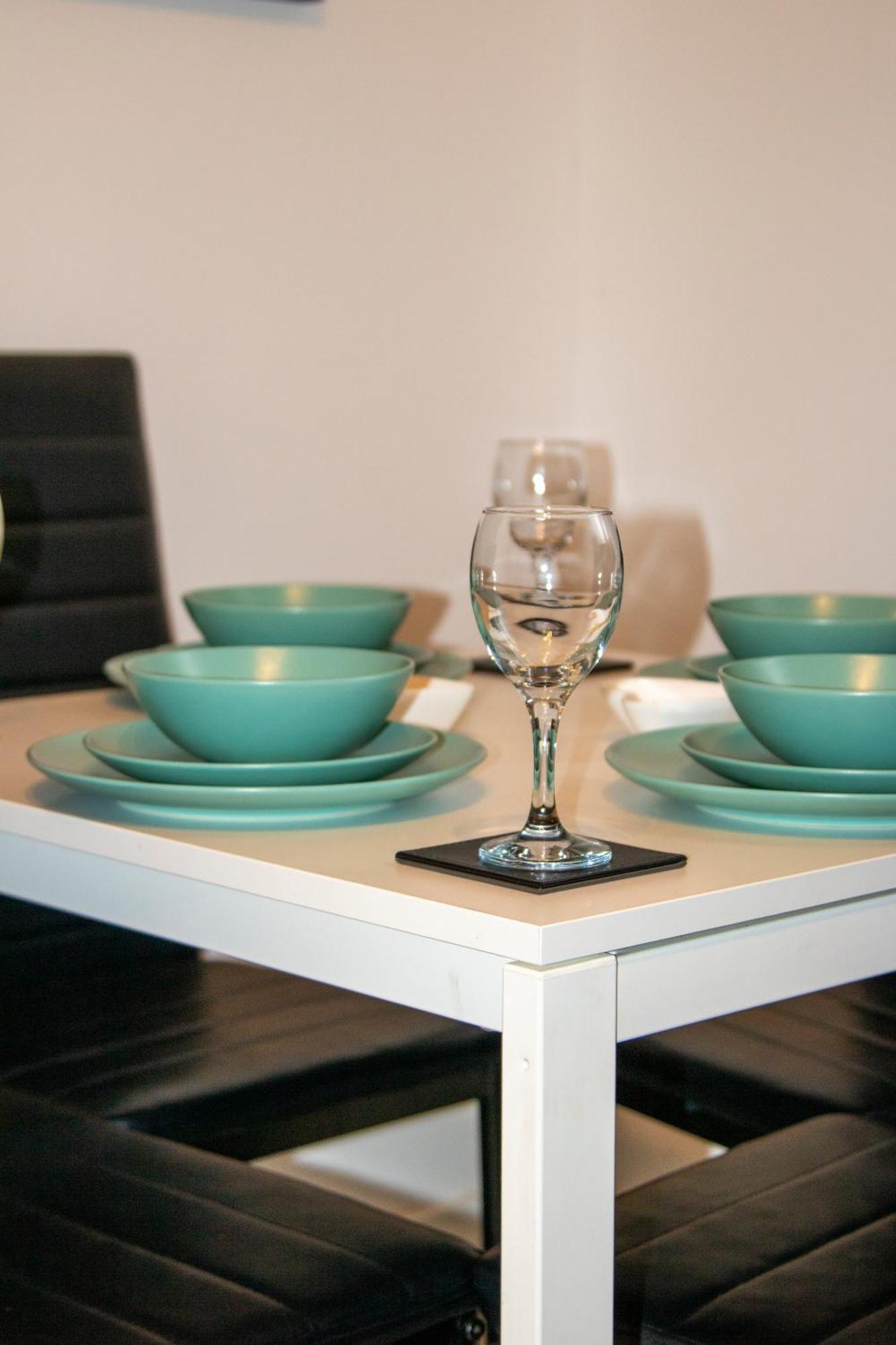 Ideal For Groups - Modern 2 Bedroom Apartment - Free Parking, Transit Links, Close To Stadiums แมนเชสเตอร์ ภายนอก รูปภาพ